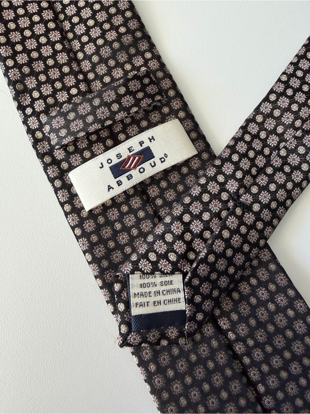 Joseph Abboud	Silver Floral Medallion Woven Jacquard Skinny	100% Silk Tie Skinny